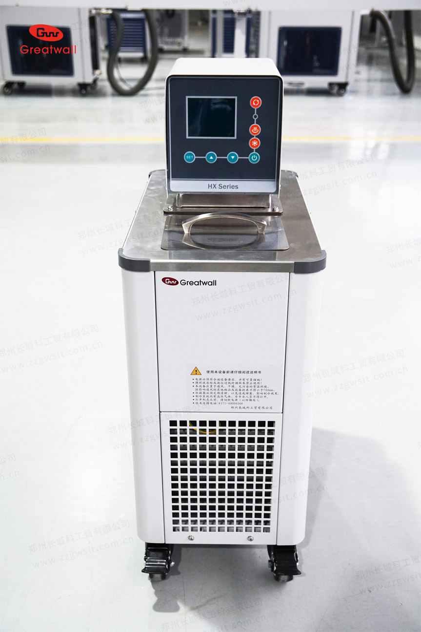 恒溫循環器正面