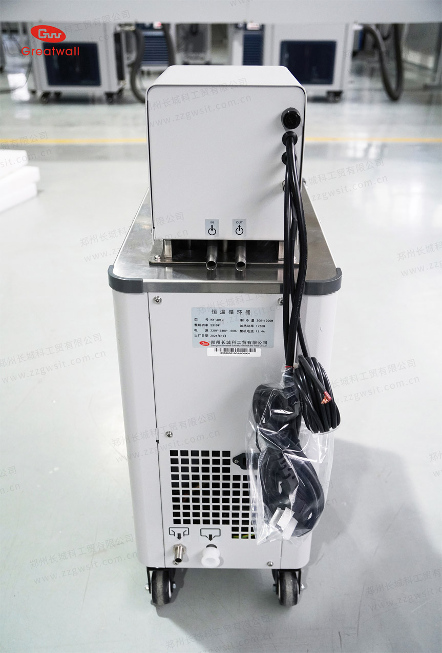 恒溫循環器背面